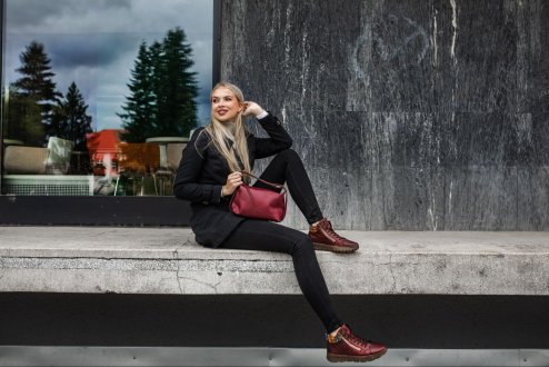 Kabelka a boty. Musí mít stejnou barvu?